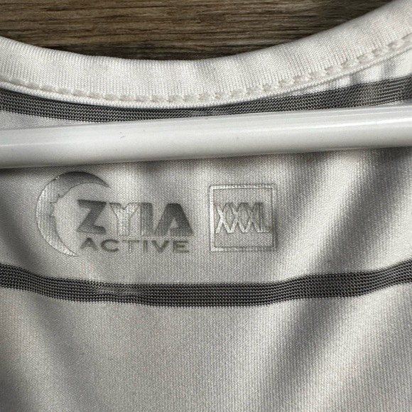 ZYIA White and Gray Camo Tank Top - Picture 4 of 6